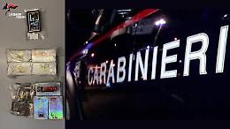 Quasi un chilo di hashish nascosto nel motore: due arresti dopo il controllo sulla provinciale