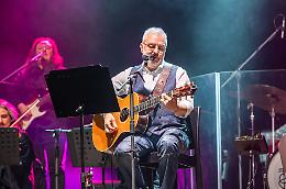 "Cantare in dialetto &egrave; come difendere gli alberi"