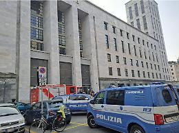 Allarme bomba in tribunale a Milano, controlli in corso