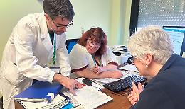 Primo giorno per il primario Bondurri fra visite ai pazienti e sala operatoria