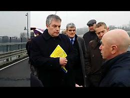 VIDEO Onorio Rosati (candidato LEU alla Regione Lombardia) sul ponte di Casalmaggiore