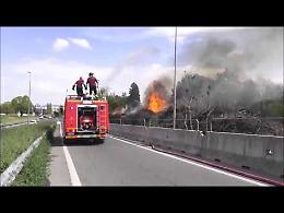 L'incendio nell'area esterna del Politecnico