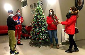 L Albero Solidale Regala Un Sorriso Ai Bimbi La Provincia