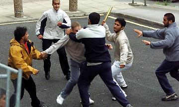 Rissa tra giovanissimi al parcheggio dei pullman, otto denunciati