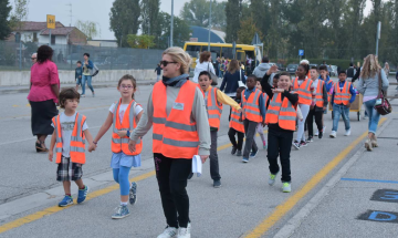 Piedibus, servizio in crisi: iscritti al minimo storico