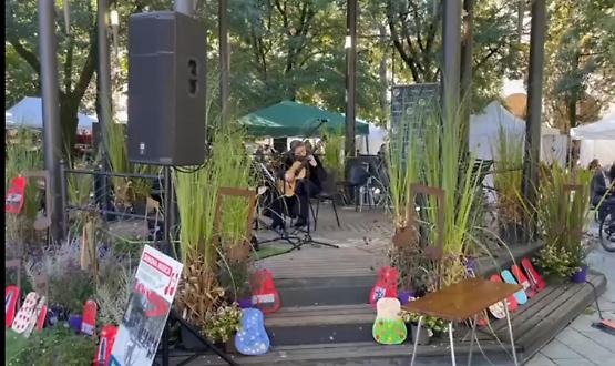 Il centro in festa per le Invasioni Botaniche: colori, profumi e musica