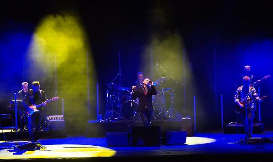 La poesia di Lucio Dalla rivive sul palco: applausi per &ldquo;La Sera dei Miracoli&rdquo;