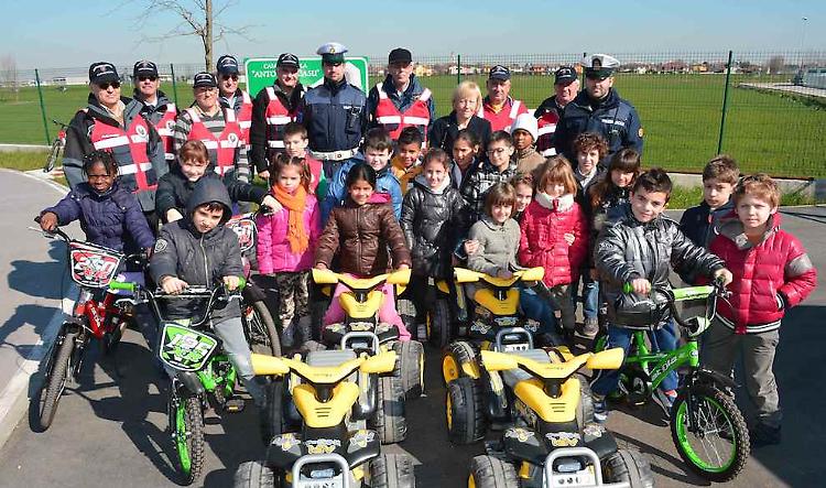 Bimbi a lezione di educazione stradale