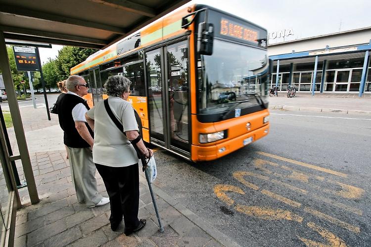 Trasporto pubblico, agevolazioni per anziani e disabili