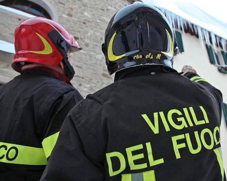 Incendio, paura per una donna di 82 anni