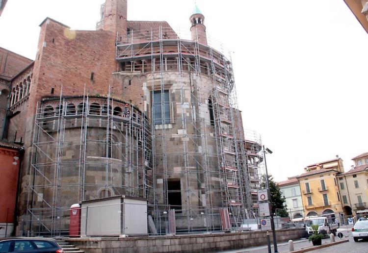 Absidi del duomo ingabbiate