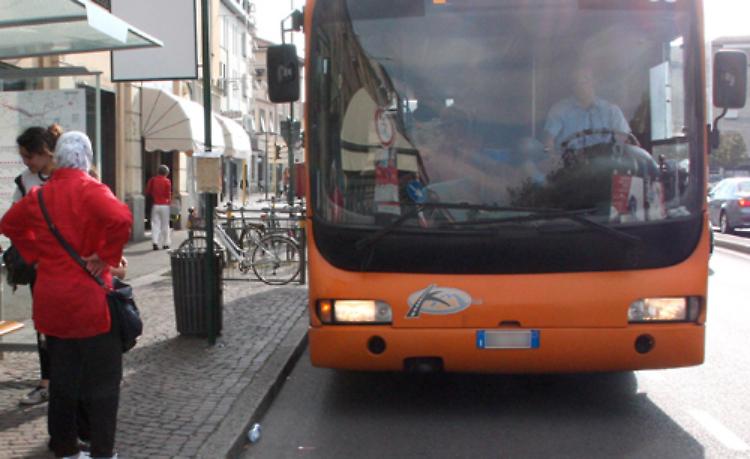 Tante le radiali ferme con il motore acceso