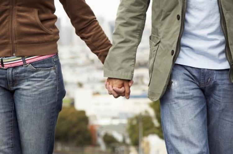 Coppie di fatto, facile il no al registro. Ma fare per la famiglia è un'altra cosa