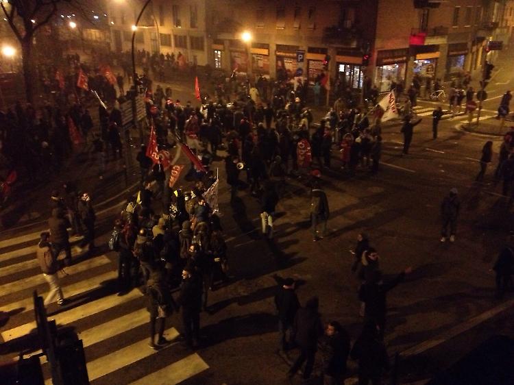 'Black bloc' verso la stazione ferroviaria