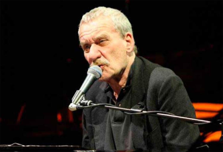 Conte, uno ‘snob’ al teatro Ponchielli il 14 maggio