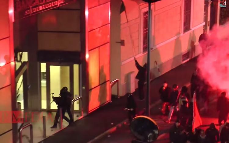 Guerriglia urbana, Croce ai domiciliari