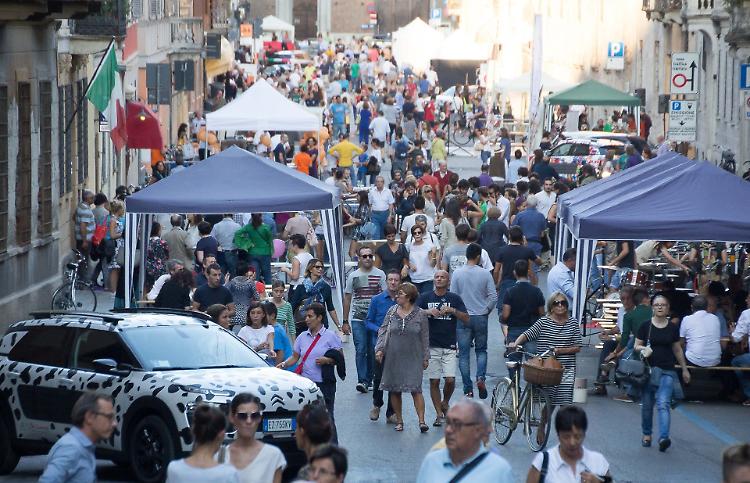 Le strade del divertimento, feste in tutta la città