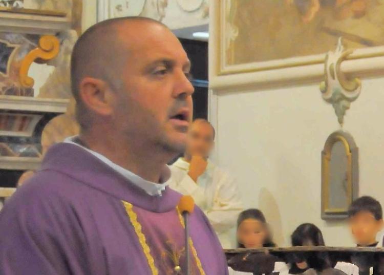 "Gender, quel prete fa politica"