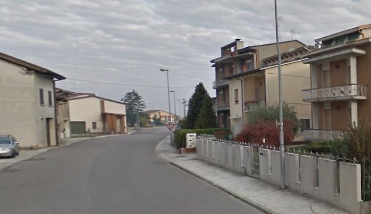 Travolto in bicicletta, Erik appeso a un filo