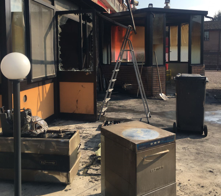 Incendio doloso, polemiche e fuoco all'Excalibur