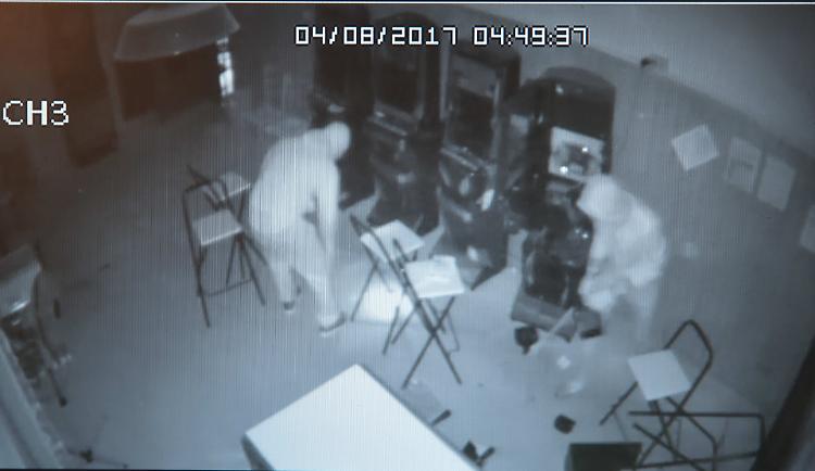 Vicobellignano, assalto al bar: 'film' di un'ora dei ladri