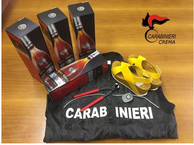 Furti e rapina ai danni di supermercati, tre in manette