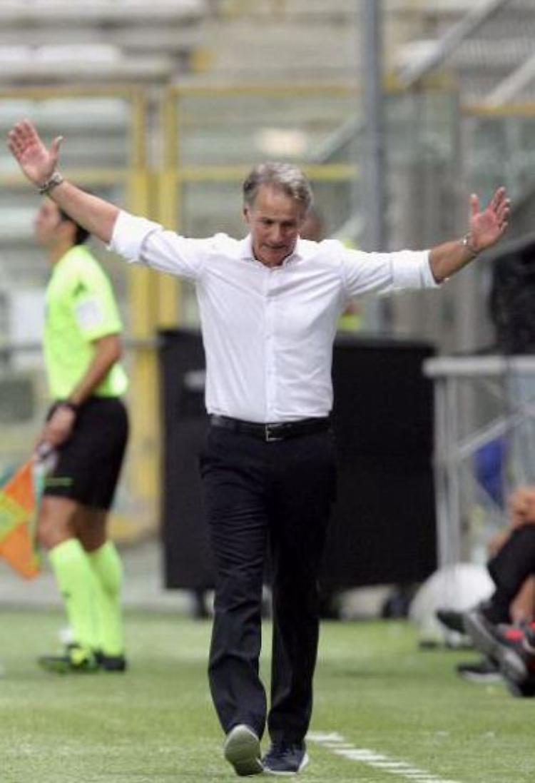 Debutto senza gloria: Parma batte Cremonese 1-0 