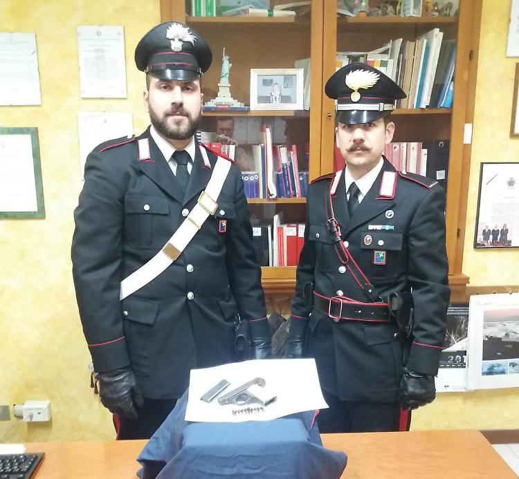 Arrestato per detenzione di armi clandestine