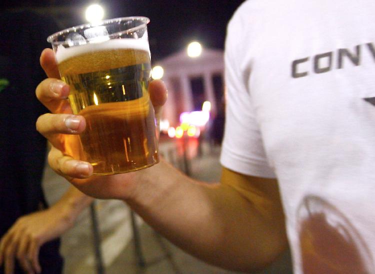 Alcol ai minori, controlli sui locali pubblici. E i distributori? E' Far West