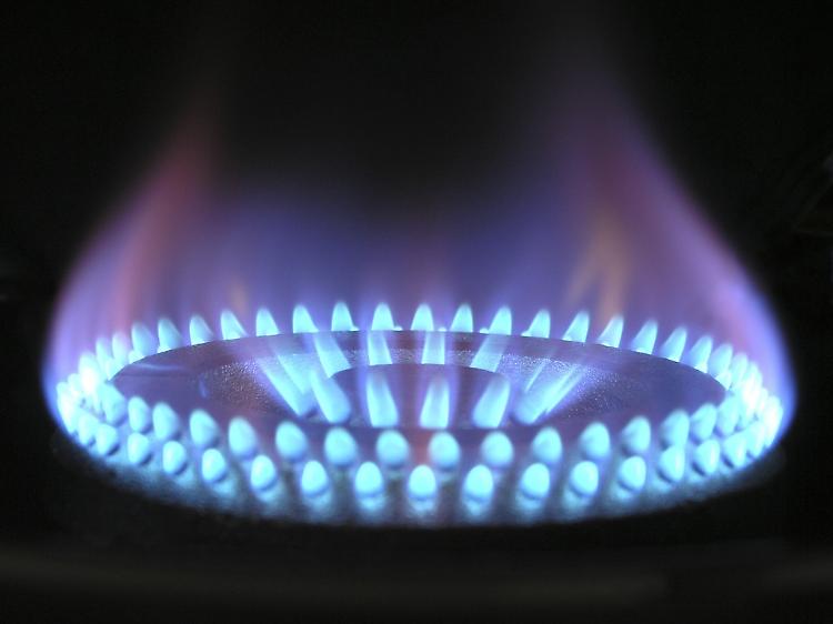 Bollette, dal primo aprile luce -8,5% e gas -9,9%