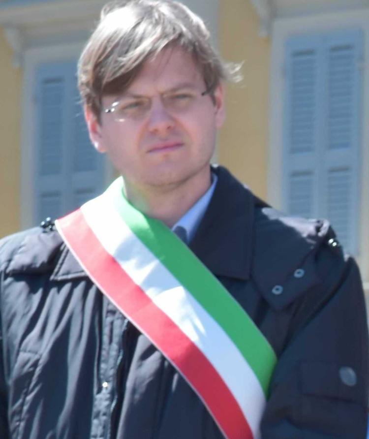 Non sa parlare in italiano, salta il conferimento della cittadinanza