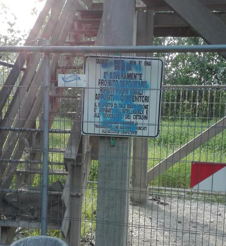 Golena, vandalismi nel parco dei pescatori