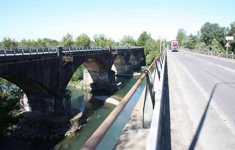 Ponte di Spino, Piloni: «Un altro mese perso»