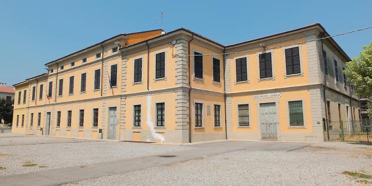 Mensa, ora tariffe uguali per due paesi: polemica