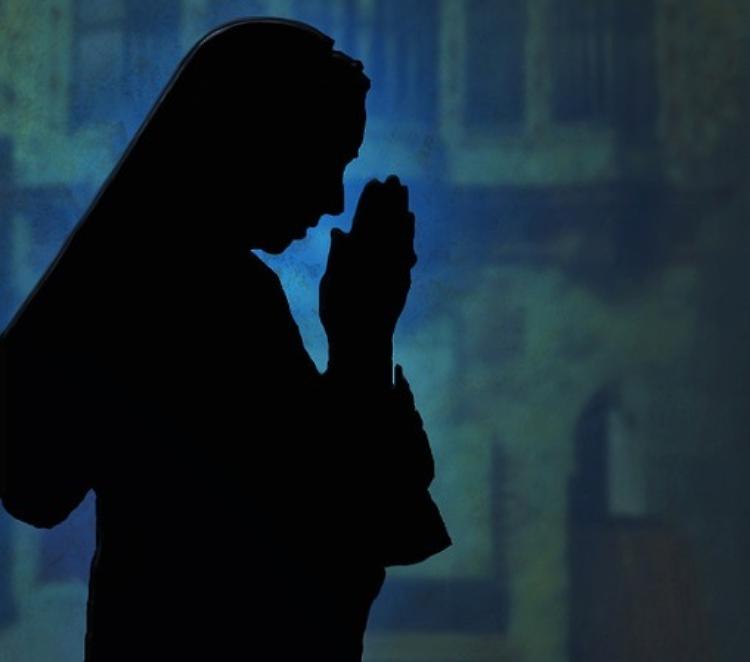  Due suore scoprono di essere incinte