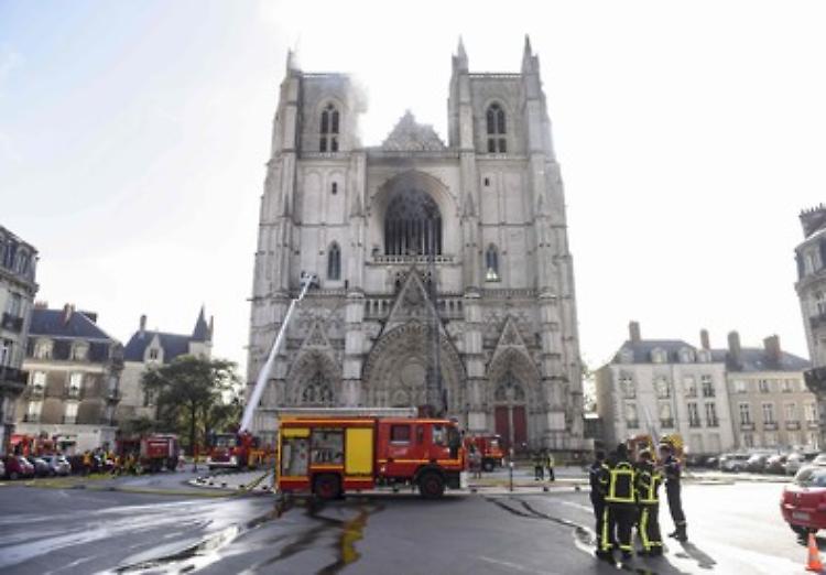  Nantes: fermato un sospetto, verifiche in corso