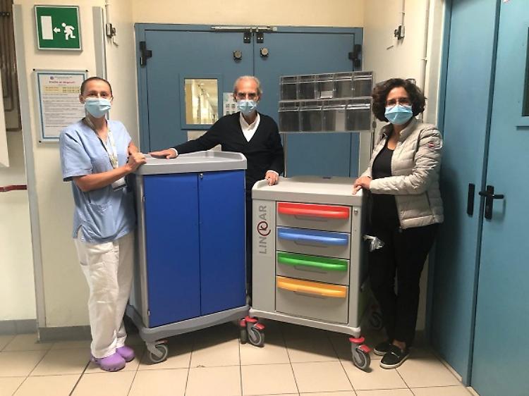 Donati due carrelli alla Pediatria
