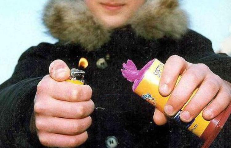 Petardi, monta la protesta 