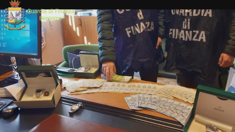 Riciclaggio ed estorsione, arrestato un 30enne di Soncino