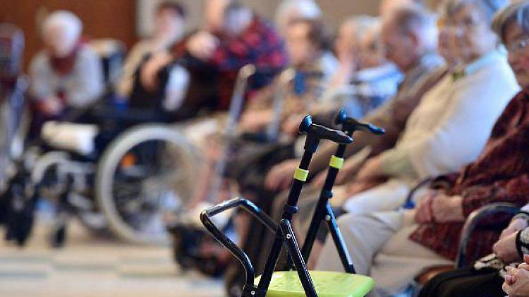 Rinnovo Rsa in Lombardia, raccolta firme dei sindacati dei pensionati