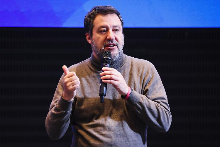 Salvini "Per la Lega si &egrave; chiuso un 2024 complicato ma di crescita"