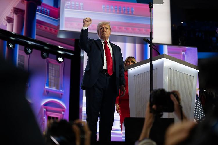 Trump "Non escludo l'uso della forza per Panama e Groenlandia"