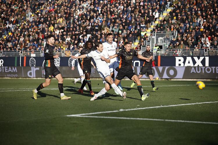 L'Inter vince a Venezia 1-0, decisivo Darmian