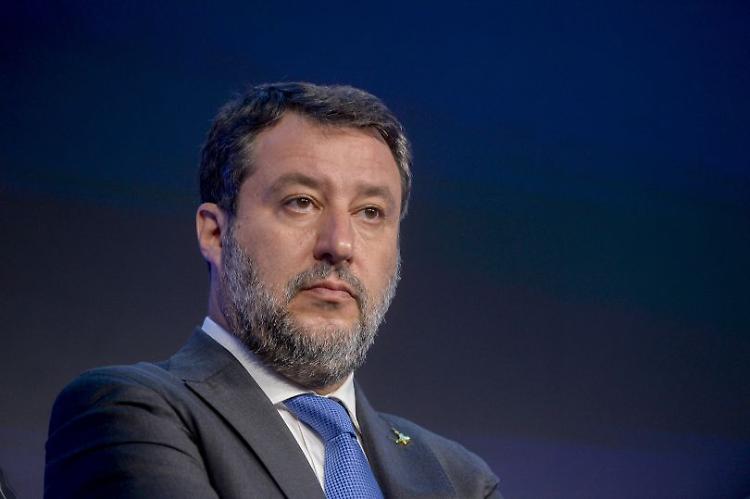 Treni, Salvini "Episodi sconcertanti, riferir&ograve; in Parlamento"