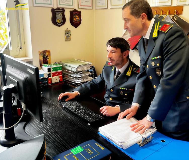 Chieti, maxi frode nel settore crediti d'imposta. Bloccati 26 milioni