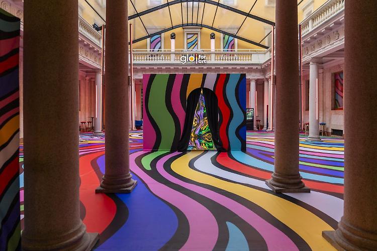 glo for art apre la Milano Design Week con l'installazione Hyper Portal