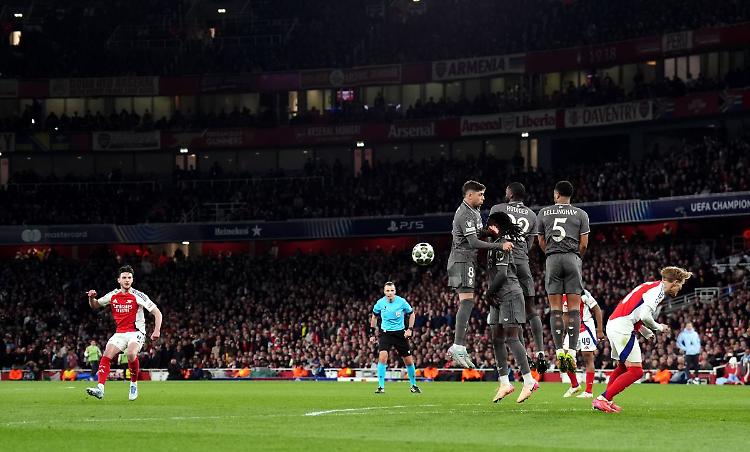 Doppietta Rice e gol di Merino, l'Arsenal travolge il Real 3-0