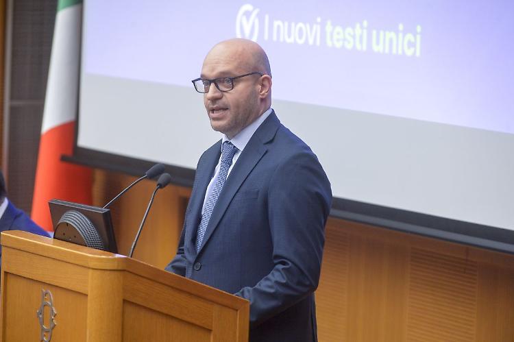 Fontana "Libert&agrave; di stampa pilastro essenziale della democrazia"