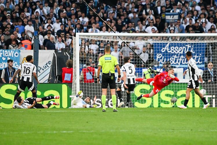 Vecino agguanta la Signora al 96&deg;, all'Olimpico Lazio-Juve 1-1