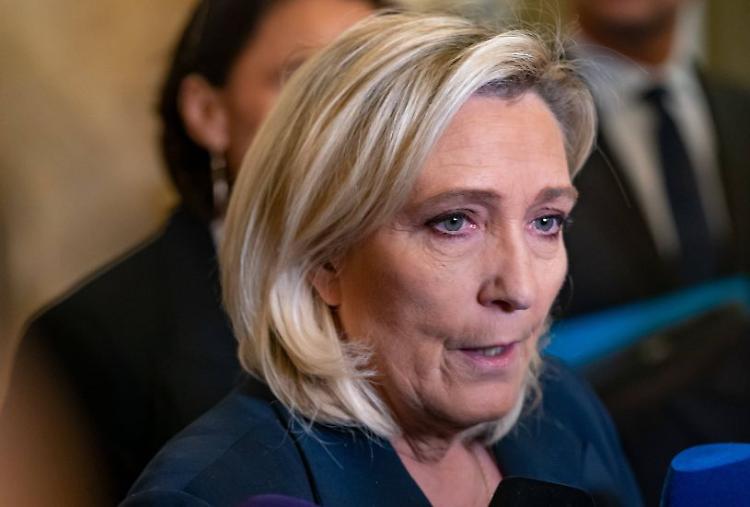 Ucraina, Le Pen "Obiettivo di Macron &egrave; davvero la pace?"